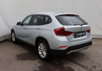 Подержанный автомобиль BMW X1 2014 года (6 фото)