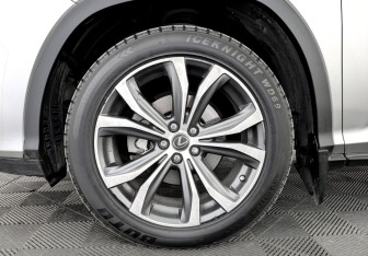 Подержанный автомобиль Lexus RX 2019 года (18 фото)