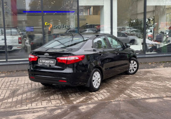 Подержанный автомобиль Kia Rio Sedan 2015 года (8 фото)