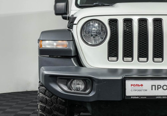 Подержанный автомобиль Jeep Wrangler 2018 года (22 фото)