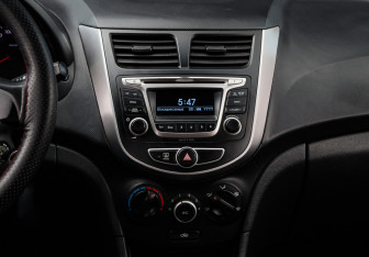 Подержанный автомобиль Hyundai Solaris Hatchback 2013 года (10 фото)