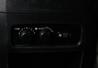 Подержанный автомобиль Toyota Land Cruiser Prado 2004 года (9 фото)