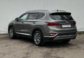 Подержанный автомобиль Hyundai Santa Fe 2019 года (7 фото)