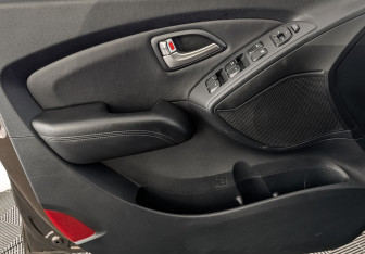 Подержанный автомобиль Hyundai ix35 2012 года (19 фото)