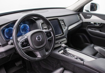 Подержанный автомобиль Volvo XC90 2016 года (9 фото)