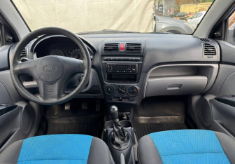 Подержанный автомобиль Kia Picanto 2006 года (9 фото)