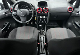 Подержанный автомобиль Opel Corsa 2011 года (11 фото)
