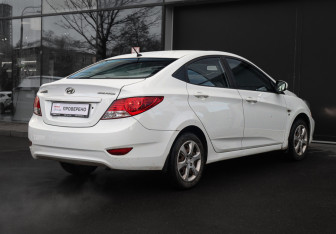Подержанный автомобиль Hyundai Solaris Sedan 2013 года (5 фото)