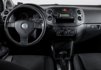 Подержанный автомобиль Volkswagen Golf Plus 2008 года (11 фото)