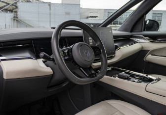 Подержанный автомобиль Zeekr 009 2023 года (11 фото)