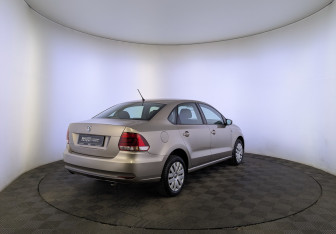 Подержанный автомобиль Volkswagen Polo Sedan 2016 года (5 фото)