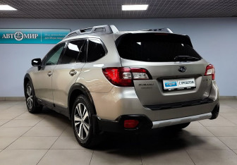 Подержанный автомобиль Subaru Outback Wagon 2018 года (7 фото)