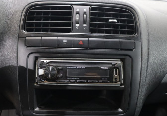 Подержанный автомобиль Volkswagen Polo Sedan 2017 года (17 фото)