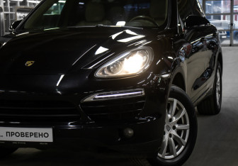 Подержанный автомобиль Porsche Cayenne 2013 года (25 фото)