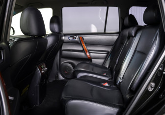 Подержанный автомобиль Toyota Highlander 2012 года (11 фото)