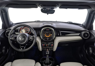 Подержанный автомобиль MINI Hatch 2016 года (14 фото)