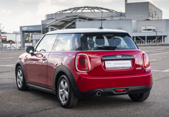 Подержанный автомобиль MINI Hatch 2019 года (7 фото)