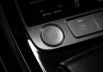 Подержанный автомобиль Audi A8 2019 года (20 фото)