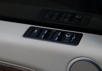 Подержанный автомобиль Land Rover Discovery 2018 года (18 фото)
