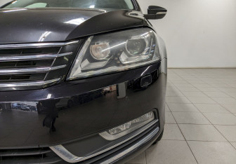 Подержанный автомобиль Volkswagen Passat Sedan 2012 года (17 фото)