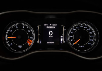 Подержанный автомобиль Jeep Cherokee 2014 года (11 фото)