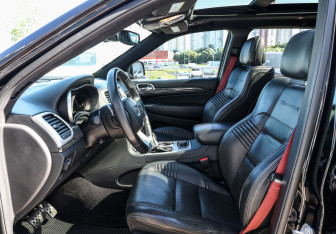 Подержанный автомобиль Jeep Grand Cherokee 2018 года (15 фото)