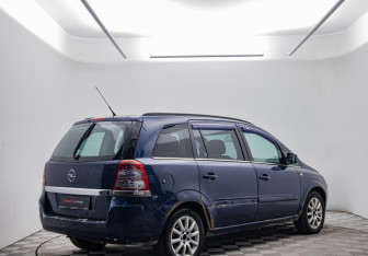 Подержанный автомобиль Opel Zafira Compactvan 2011 года (5 фото)