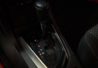 Подержанный автомобиль Toyota Corolla Sedan 2013 года (28 фото)