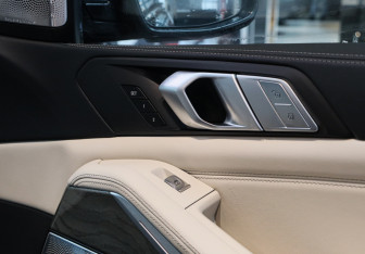 Подержанный автомобиль BMW X7 2020 года (9 фото)