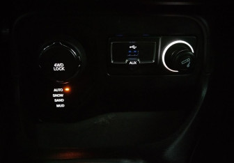 Подержанный автомобиль Jeep Renegade 2015 года (16 фото)