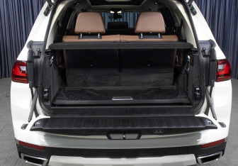Подержанный автомобиль BMW X7 2019 года (19 фото)