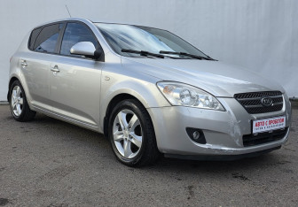 Подержанный автомобиль Kia Ceed Hatchback 2009 года (3 фото)