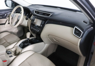 Подержанный автомобиль Nissan X-Trail 2017 года (10 фото)