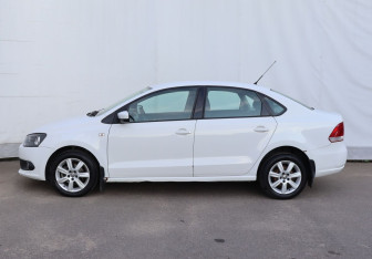 Подержанный автомобиль Volkswagen Polo Sedan 2012 года (8 фото)