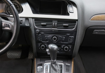 Подержанный автомобиль Audi A4 allroad 2009 года (15 фото)