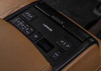 Подержанный автомобиль Lexus ES 2019 года (24 фото)