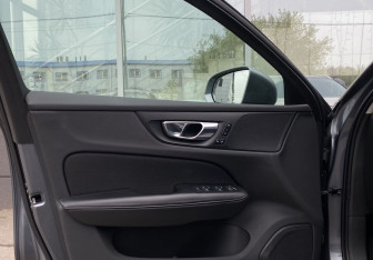 Подержанный автомобиль Volvo V60 Cross Country 2021 года (20 фото)