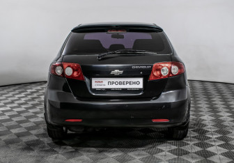 Подержанный автомобиль Chevrolet Lacetti Hatchback 2010 года (6 фото)