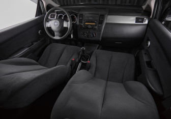 Подержанный автомобиль Nissan Tiida Hatchback 2007 года (16 фото)