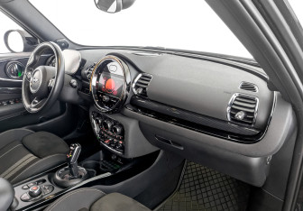 Подержанный автомобиль MINI Clubman Wagon 2021 года (11 фото)