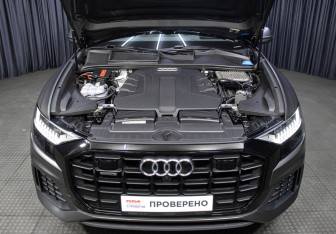 Подержанный автомобиль Audi Q8 2020 года (9 фото)