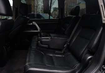 Подержанный автомобиль Toyota Land Cruiser Suv 2012 года (11 фото)