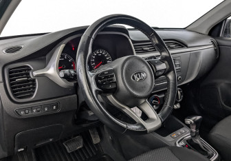 Подержанный автомобиль Kia Rio Hatchback 2021 года (14 фото)