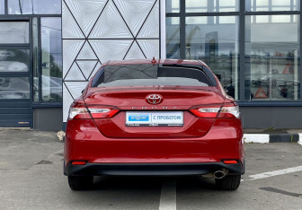 Подержанный автомобиль Toyota Camry Sedan 2021 года (6 фото)