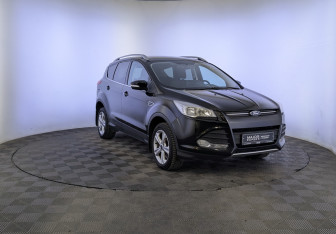 Подержанный автомобиль Ford Kuga 2015 года (3 фото)