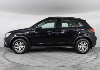 Подержанный автомобиль Mitsubishi ASX 2018 года (8 фото)
