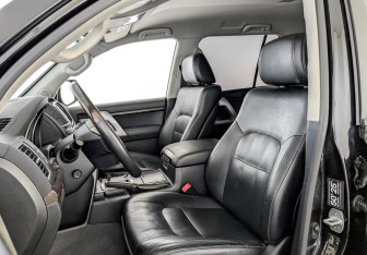 Подержанный автомобиль Toyota Land Cruiser Suv 2013 года (20 фото)