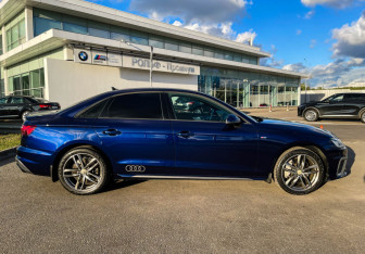 Подержанный автомобиль Audi A4 Sedan 2020 года (4 фото)