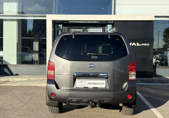 Подержанный автомобиль Nissan Pathfinder 2012 года (6 фото)