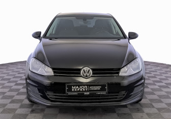 Подержанный автомобиль Volkswagen Golf Hatchback 2016 года (2 фото)